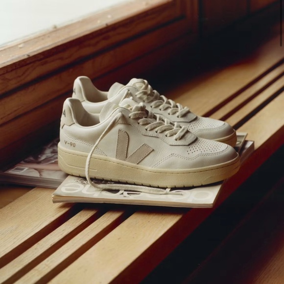 Veja V-90 Leather Sneaker in Extra White/Natural (Men) Never Worn Size 10 - Picture 1 of 10